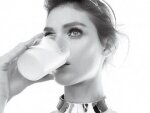 Черно-белые фото Кэти Нешер в WSJ Magazine Черно-белые фото Кэти Нешер в WSJ Magazine
