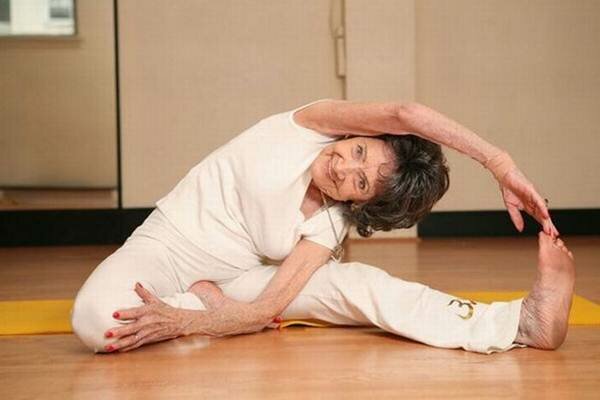 Тао Порчон-Линч. 93-летняя преподаватель йоги