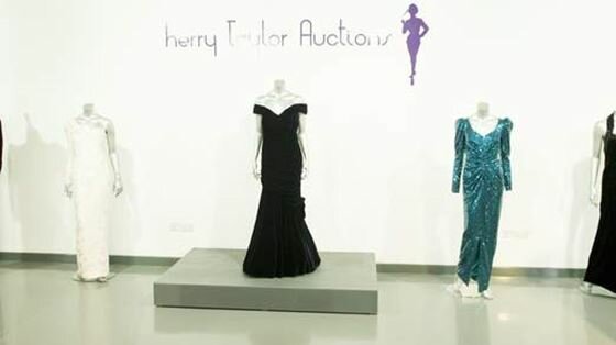 Платья принцессы Дианы на аукционе в Лондоне. Фотографии