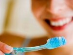 Как самостоятельно удалить зубной налёт