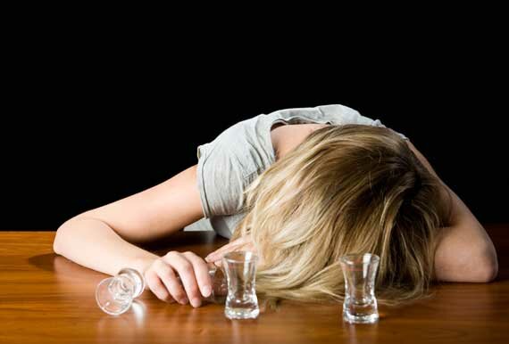 Женский алкоголизм лечится гораздо сложнее, чем мужской