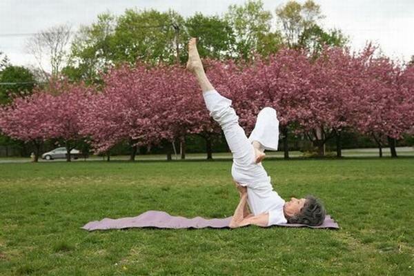 Тао Порчон-Линч. 93-летняя преподаватель йоги