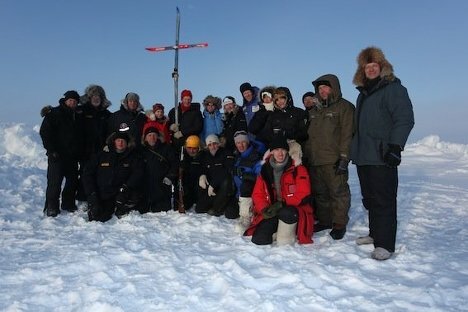 Фотографии первого венчания на Северном полюсе Wedding Ceremony at North Pole (5) (468x312, 30Kb)