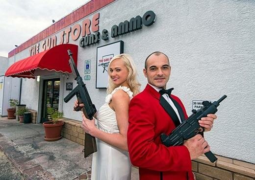 Необычные свадьбы с оружием в Лас-Вегасе. Фотографии