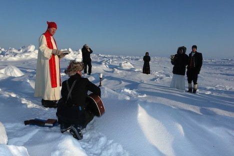 Фотографии первого венчания на Северном полюсе Wedding Ceremony at North Pole (2) (468x312, 26Kb)