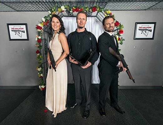 Необычные свадьбы с оружием в Лас-Вегасе. Фотографии