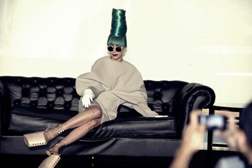 Леди Гага не может выступать из-за болезни суставов