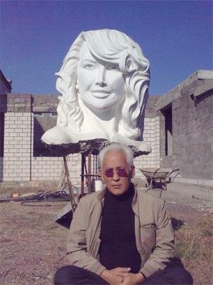 Сексуальная Жанна Фриске вдохновила казахского скульптора